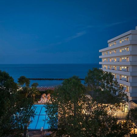 Serena Majestic Residence Монтезільвано Екстер'єр фото