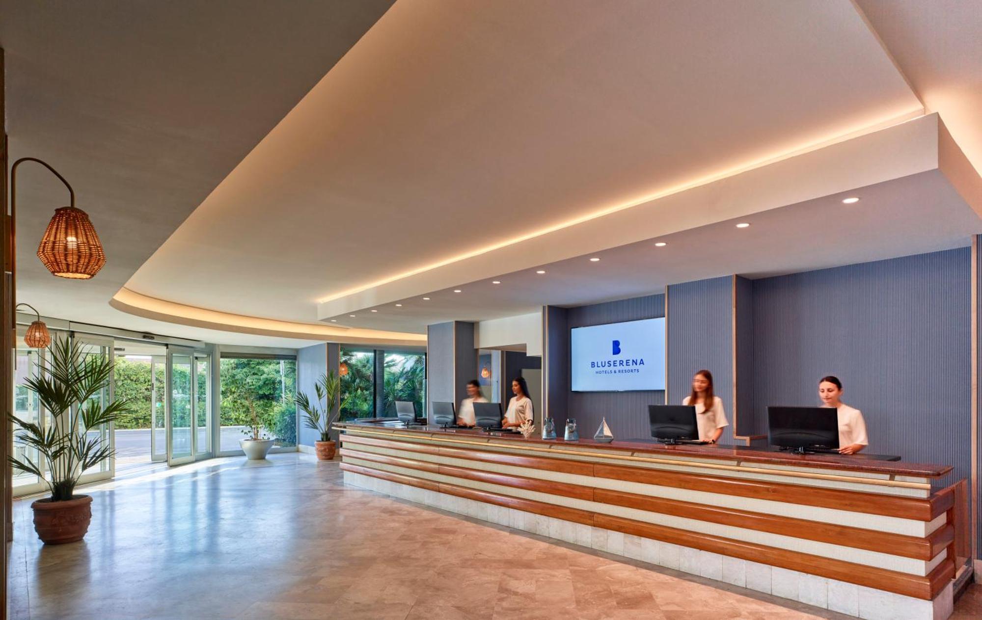 Serena Majestic Residence Монтезільвано Екстер'єр фото