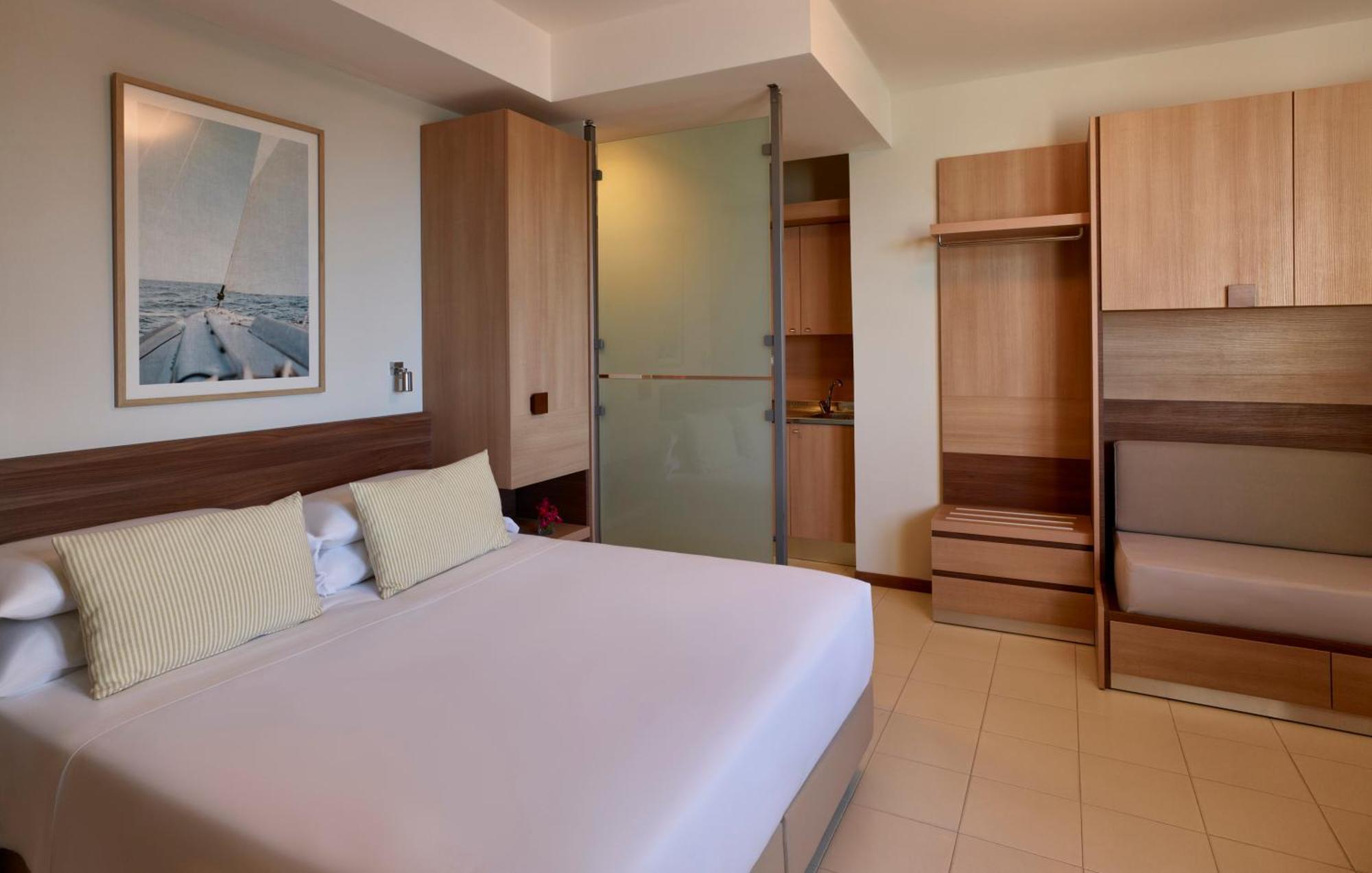 Serena Majestic Residence Монтезільвано Номер фото