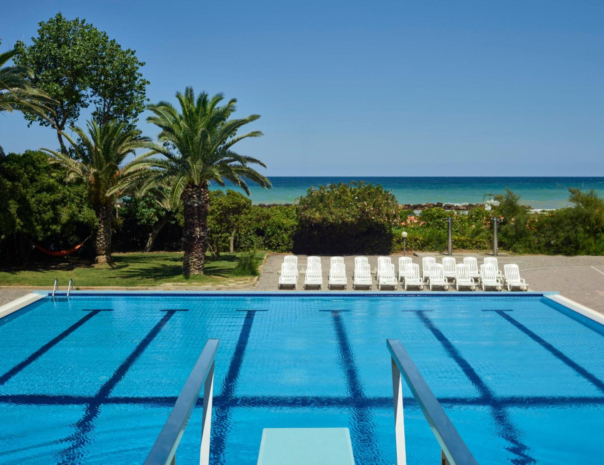 Serena Majestic Residence Монтезільвано Екстер'єр фото